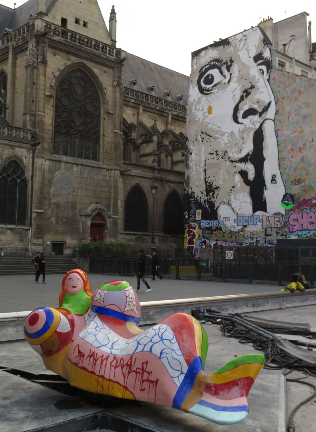 France-Paris-Street-Scenes-Sculpture-And-Mural