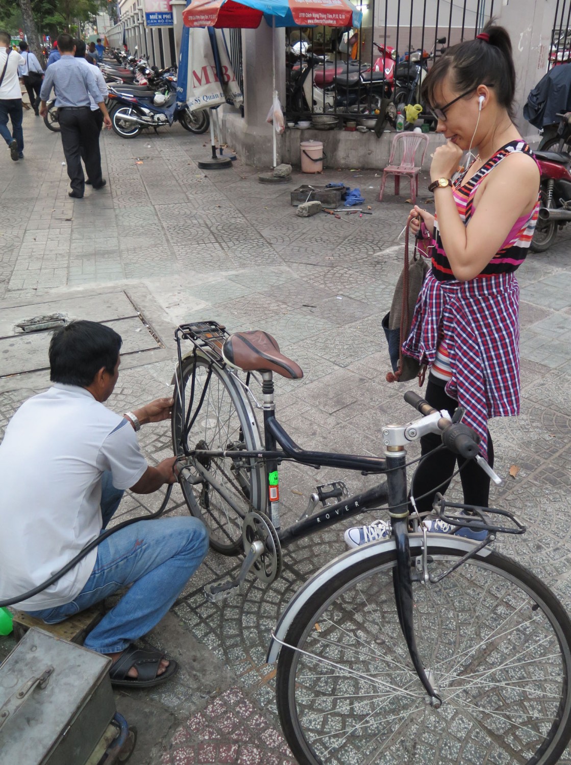 Vietnam-Ho-Chi-Minh-City-Street-Scenes