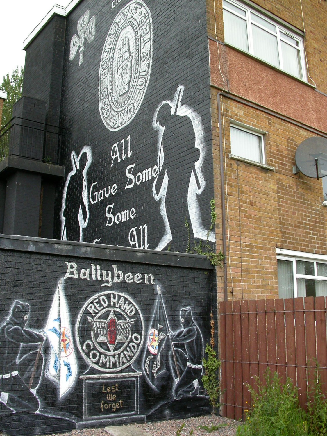 Northern-Ireland-Belfast-The-Troubles-Mural-Loyalist