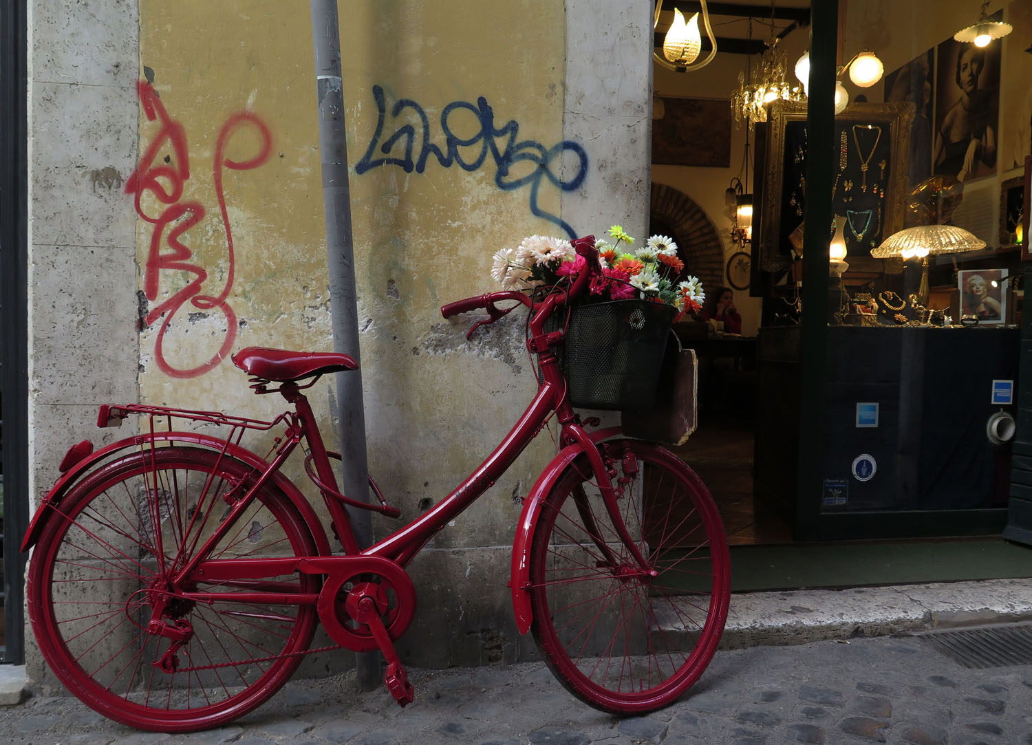 Italy-Rome-Street-Scenes-Bicycle