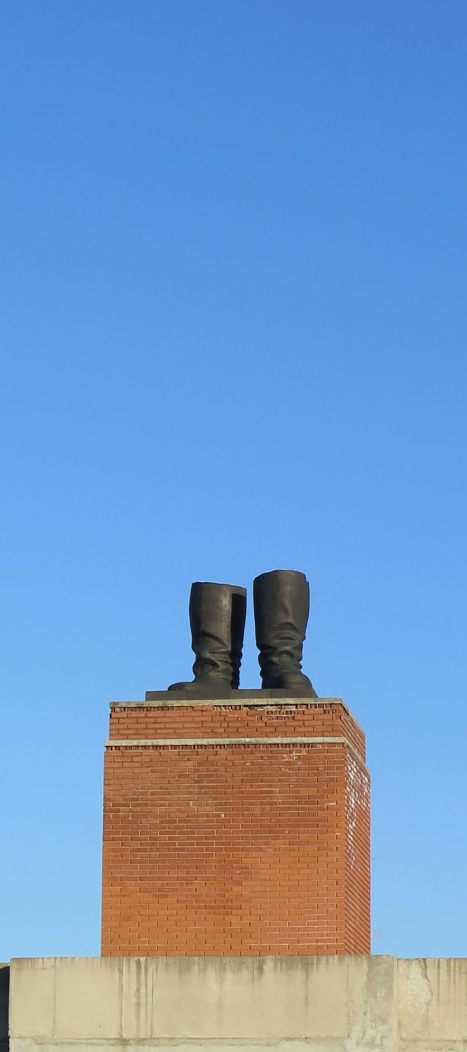 hungary-budapest-memento-park-stalin-empty-boots