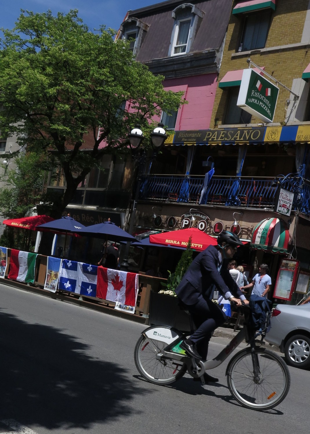 canada-montreal-colorful-street-scene